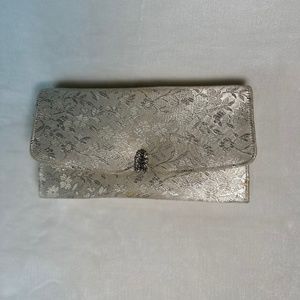 Pegi Paris Cream and Silver Floral Vintage Clutch Purse